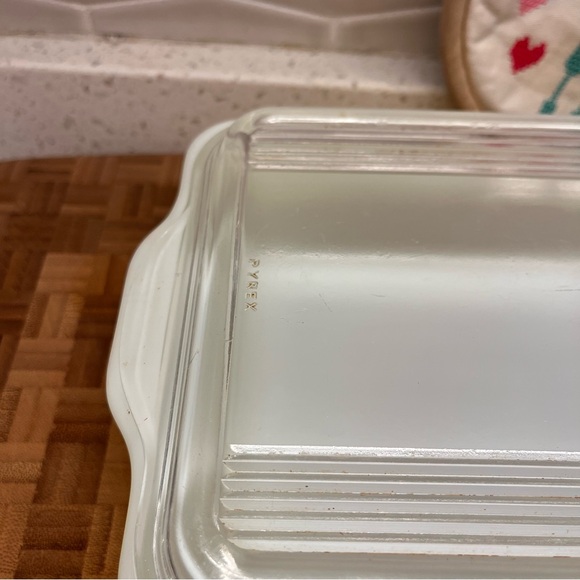 ✨Vintage Pyrex ✨Fridgie refrigerator dish with glass lid yellow - Picture 3 of 10